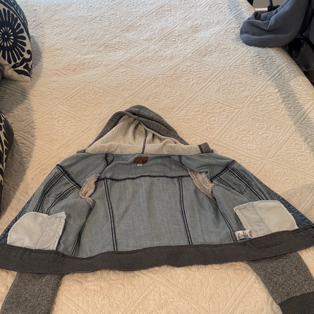American Eagle Outfitters Gray and Blue Hooded Denim Jacket - Picture 4 of 8
